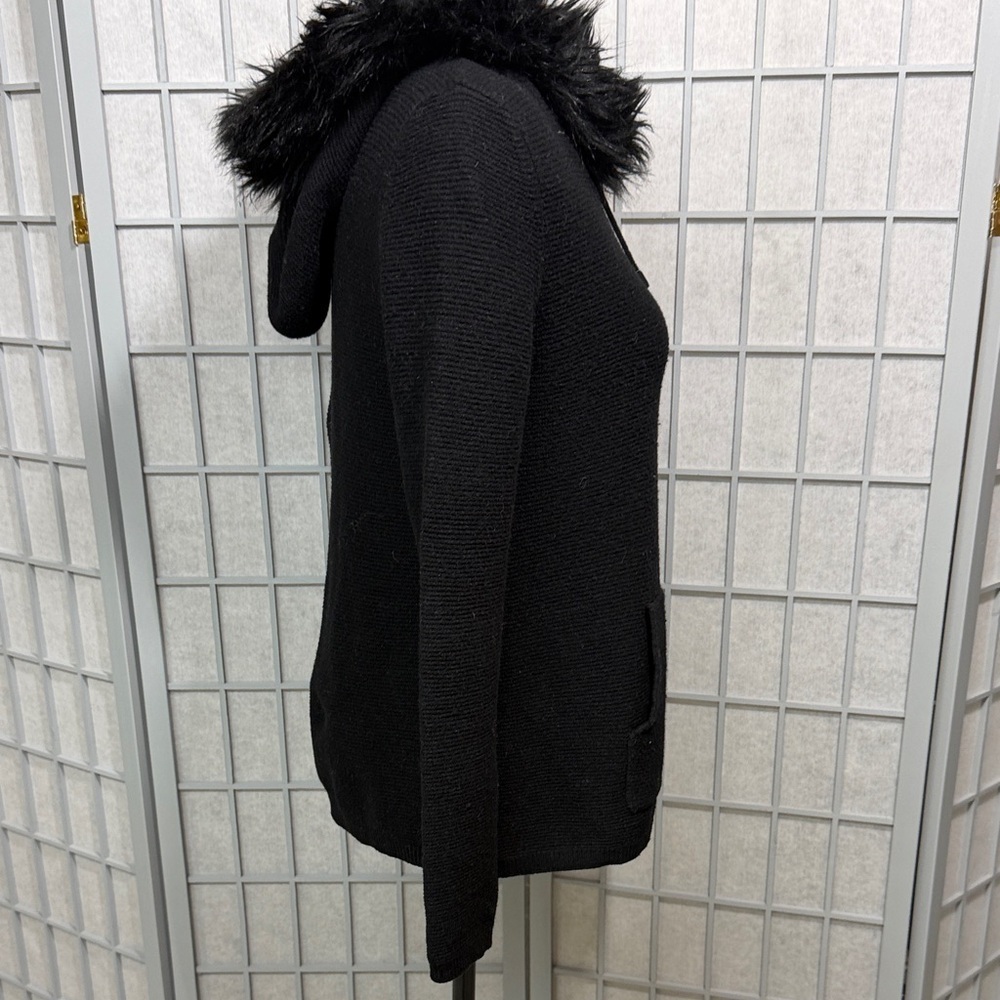 Angela Mara, Stylish Black Sweater with Faux Fur Hood, Size Large - Picture 3 of 12